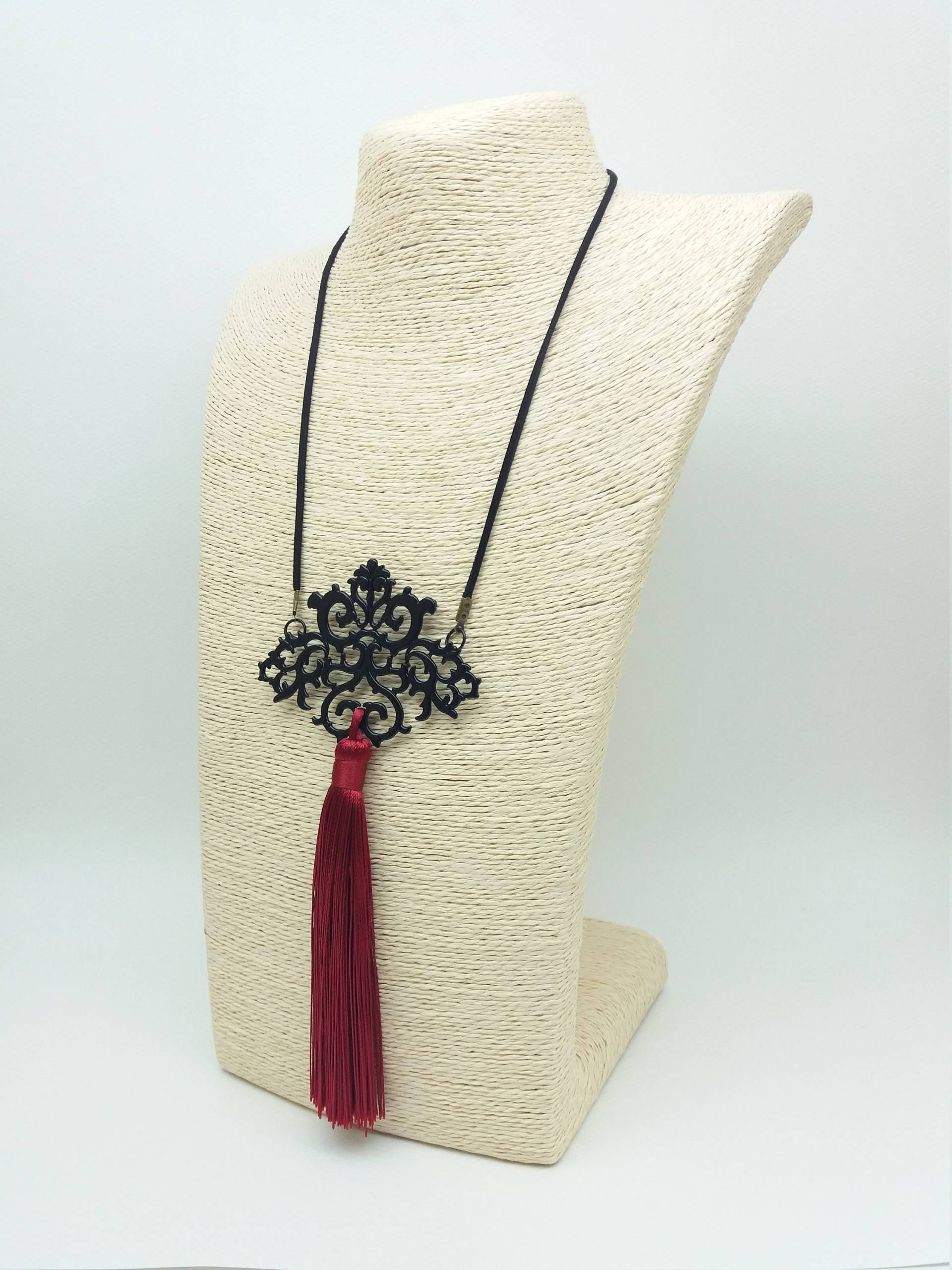 Schwarz, Rote Quaste Extra Lange Erklärung Halskette, Schwarze Und Geschenk-Idee von Polumia