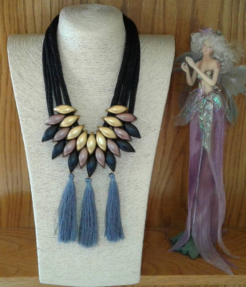 Schwarz Und Gold Lätzchen Statementkette Träne Tropfenhalskette Quaste Halskette, Lange Große Moderne Halskette von Polumia