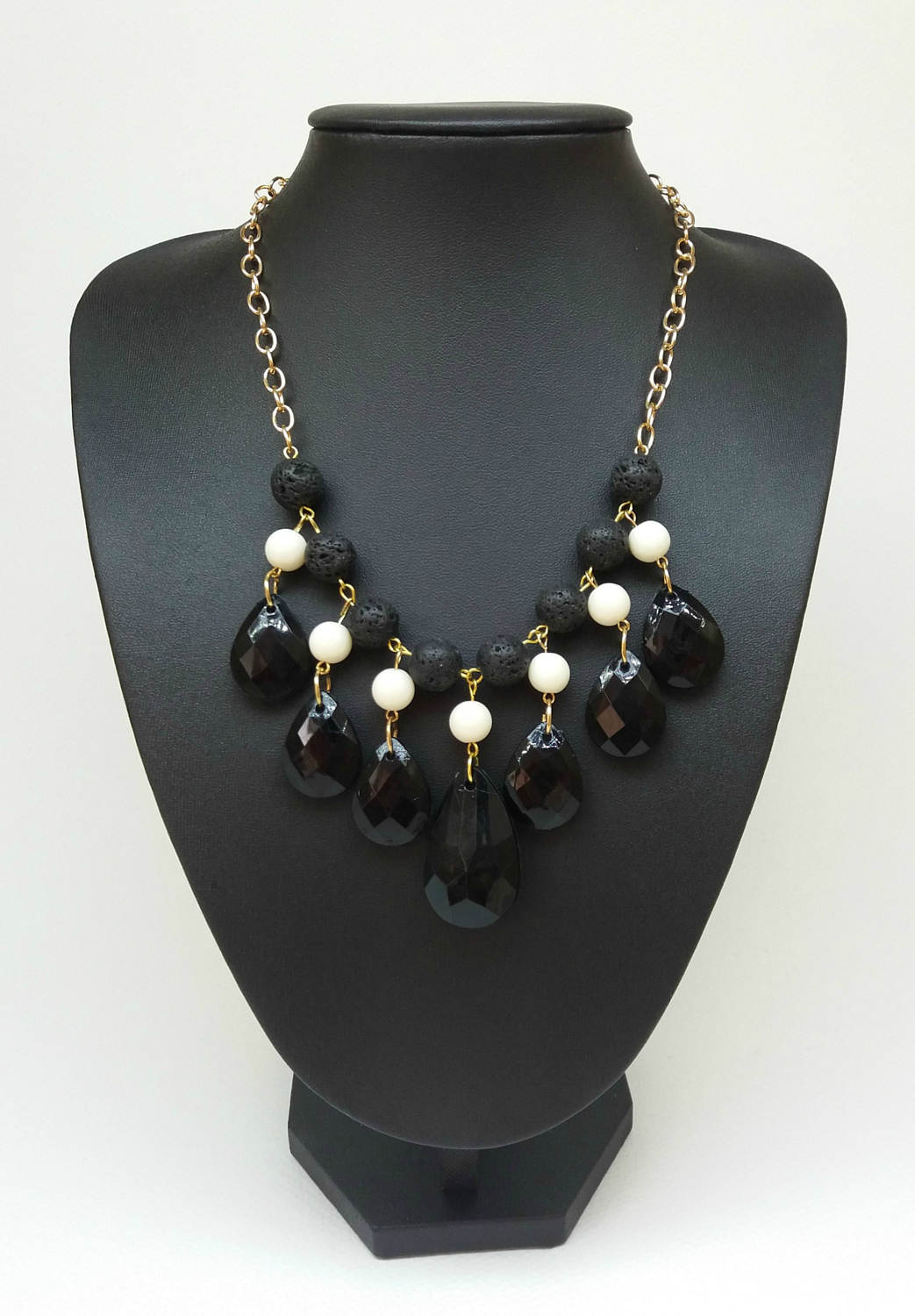 Schwarz Und Weiß Träne Tropfen Lätzchen Aussage Anhänger Halskette Halsband, Antropologie, Gold Ton, Kette, Schwarze Drop Halskette von Polumia