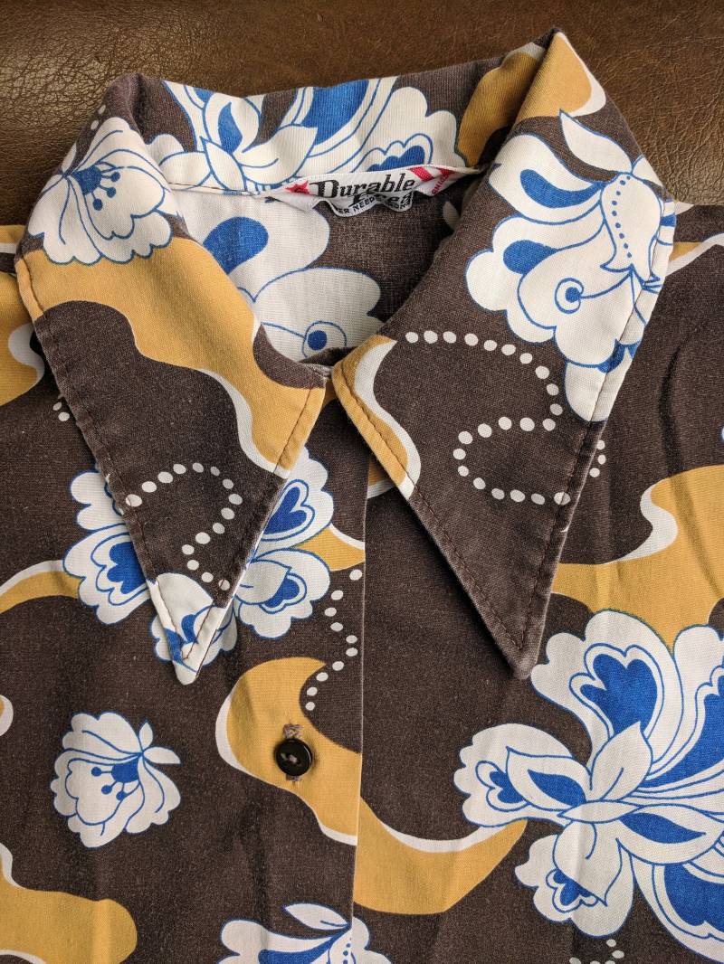 Weinlese-Braun Und Gelb Paisley Hemd von Polyesterbagel