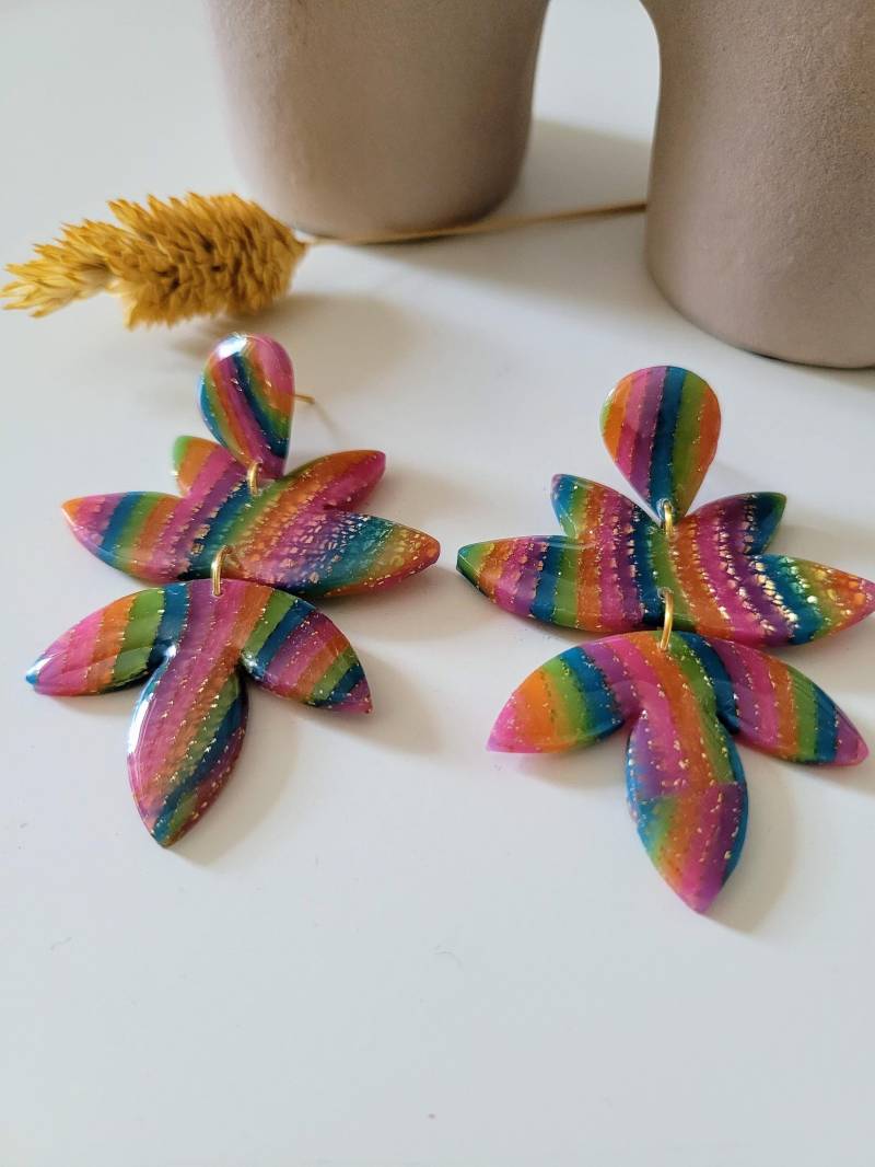 Iris// Ohrringe in Regenbogenfarben Aus Polymer Clay Und Uv-Resin // Einzigartig Handgefertigt Iris// Ohrringe in Regenbogenfarben Aus Polymer Clay Und Uv-Resin // Einzigartig Handgefertigt von PolyphonieDesign