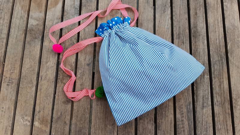 Baumwolle Gefüttert Schuhbeutel Karierte Schleife, Getrimmt Bommel Zugbänder von PomPomPerfect