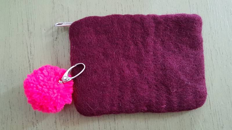 Burgund Gefüttert Filz Handtasche. Mit Reißverschluss Oben Mit Bommel Schlüsselanhänger Reißverschluss von PomPomPerfect