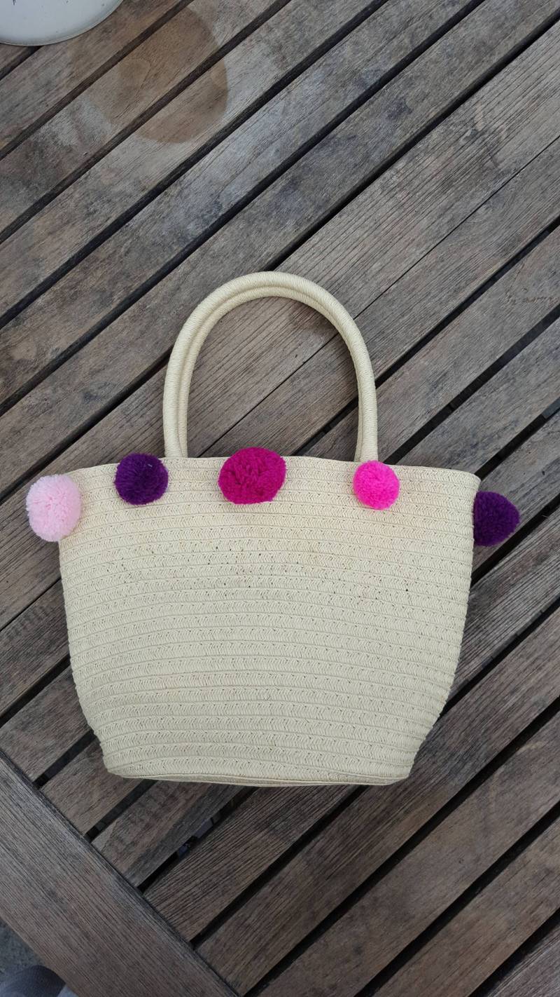 Pompom Trimmen, Kurz Behandelt Sonnte Sich. Stoff, Eine Kleine Tasche Mit Magnetverschluss von PomPomPerfect