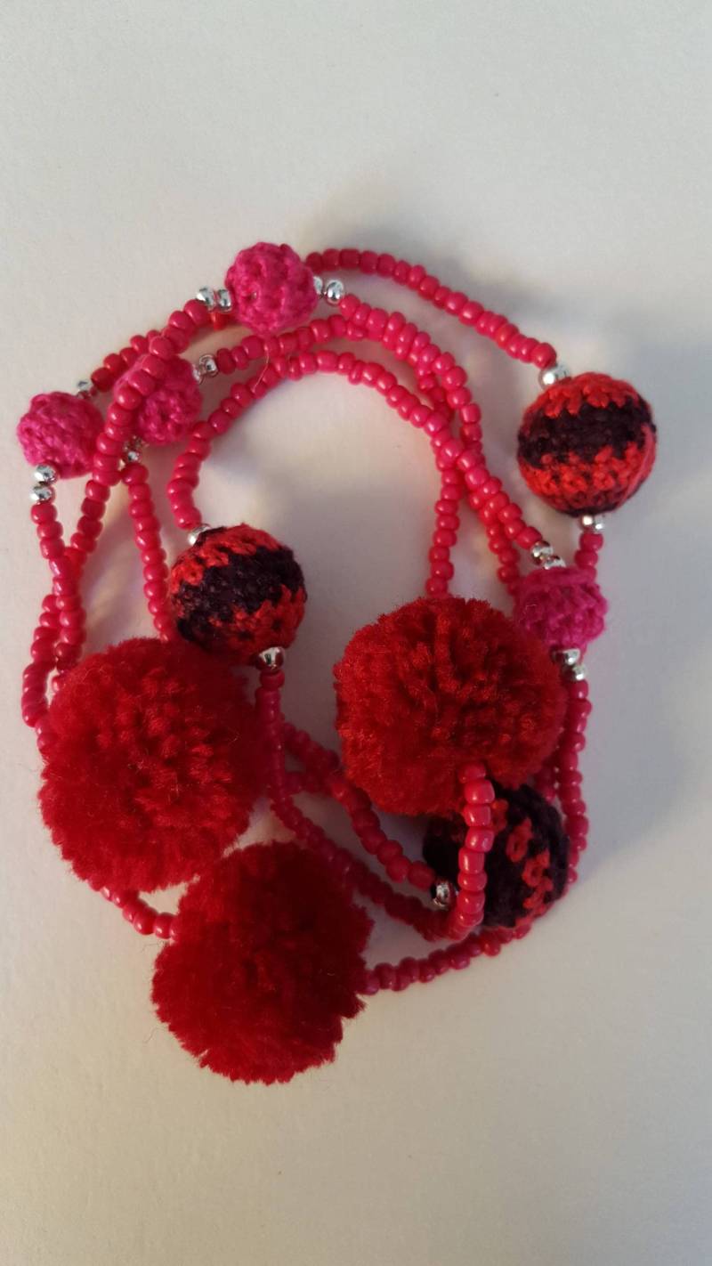 Rosa Perlen Halskette Mit Häkeln, & Pompons von PomPomPerfect