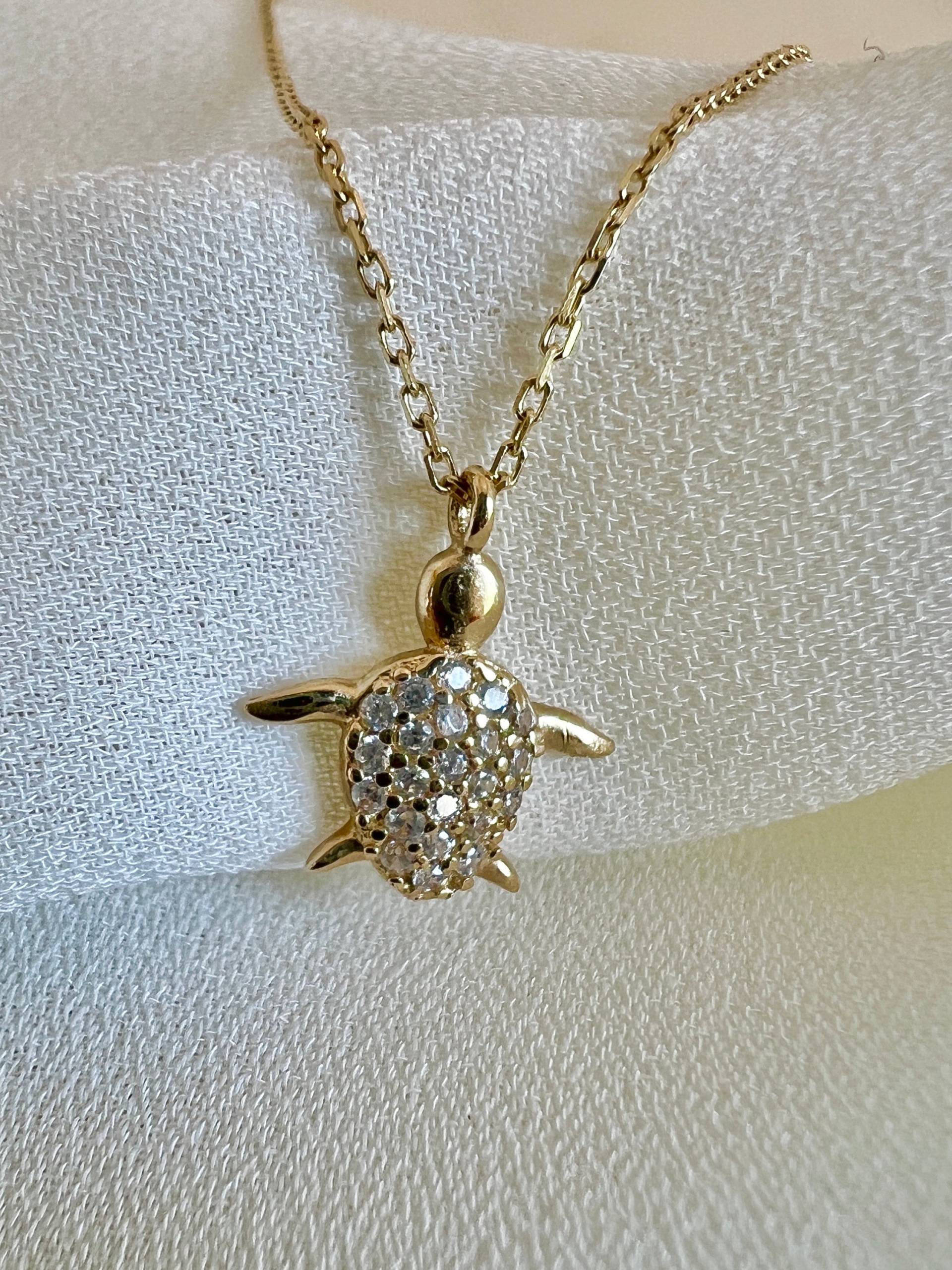 14K Solid Gold Halskette, Geschenk Für Sie, Kleine Schildkröte Anhänger, Sommer Schmuck, Strand Halskette von PomegranateJewelryUS