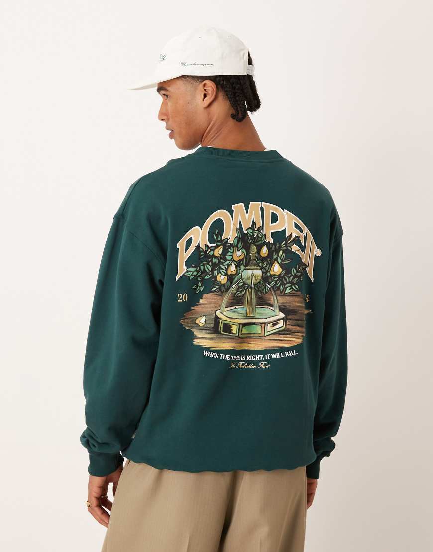 Pompeji Fountain - Sweatshirt in Grün mit Rundhalsausschnitt, Grafik-Logo und Rückenprint von Pompeii UK