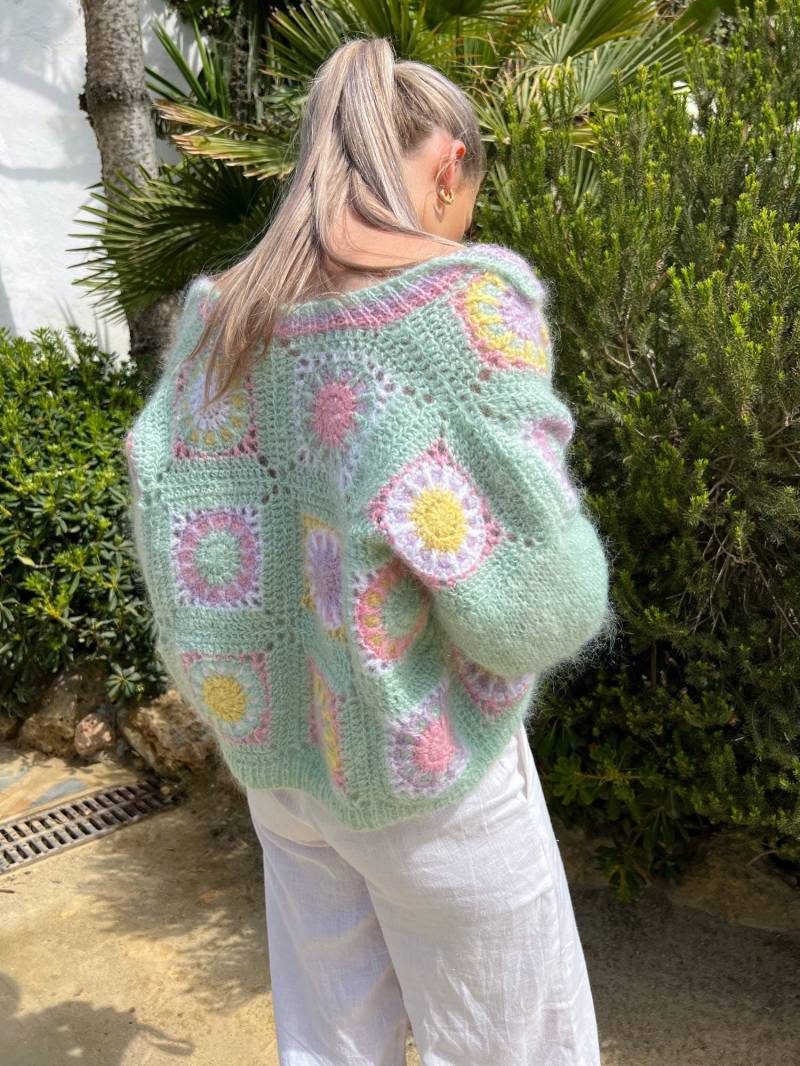 Gestrickte Stilvolle Handgemachte Häkeln Durchbrochene Jacke Oma's Square Mohair Sommerjacke Strandjacke von PonchoShawlScarves