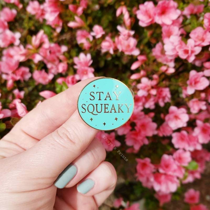 stay Squeaky Emaille Pin stay Squeaky Emaille Pin von PonyosPrints