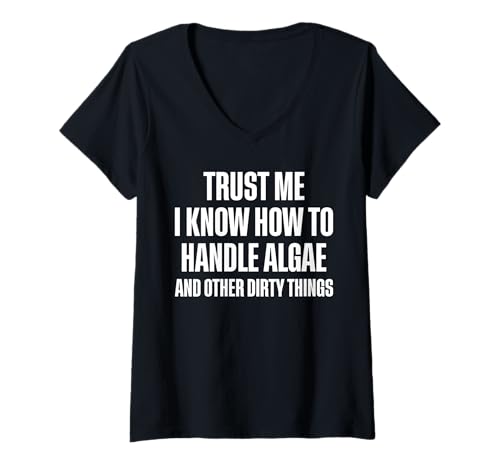 Damen Trust Me I Know How To Handle Algea Pool Guy Pool Cleaner T-Shirt mit V-Ausschnitt Damen Trust Me I Know How To Handle Algea Pool Guy Pool Cleaner T-Shirt mit V-Ausschnitt von Poolreinigung Poolpfleger Designs