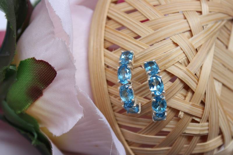 Blautopas Sterling Silber Ohrstecker Oval Cut Semi Hoop von PoonamArtsNJewels