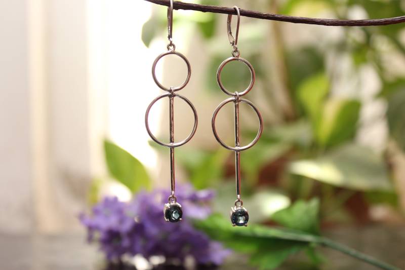 London Blautopas Sterling Silber Ohrringe Geometrisch Verknüpfte Ringe von PoonamArtsNJewels