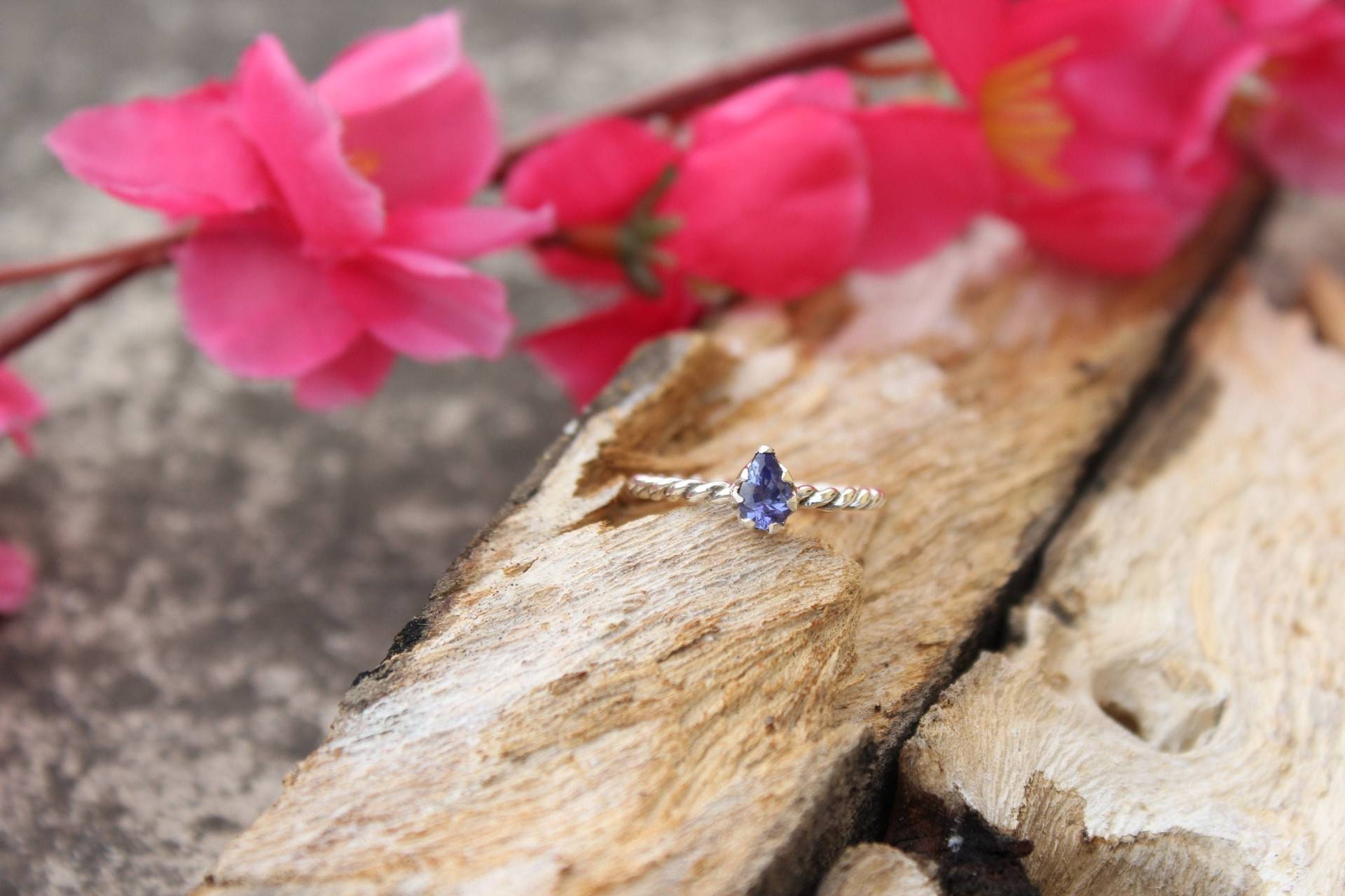 Tansanit Pear Cut 925 Sterling Silber Band Gedreht von PoonamArtsNJewels