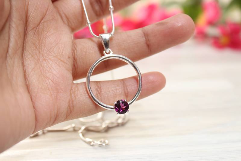 sterling Silber Rhodolith Granat Kreis Anhänger Halskette von PoonamArtsNJewels