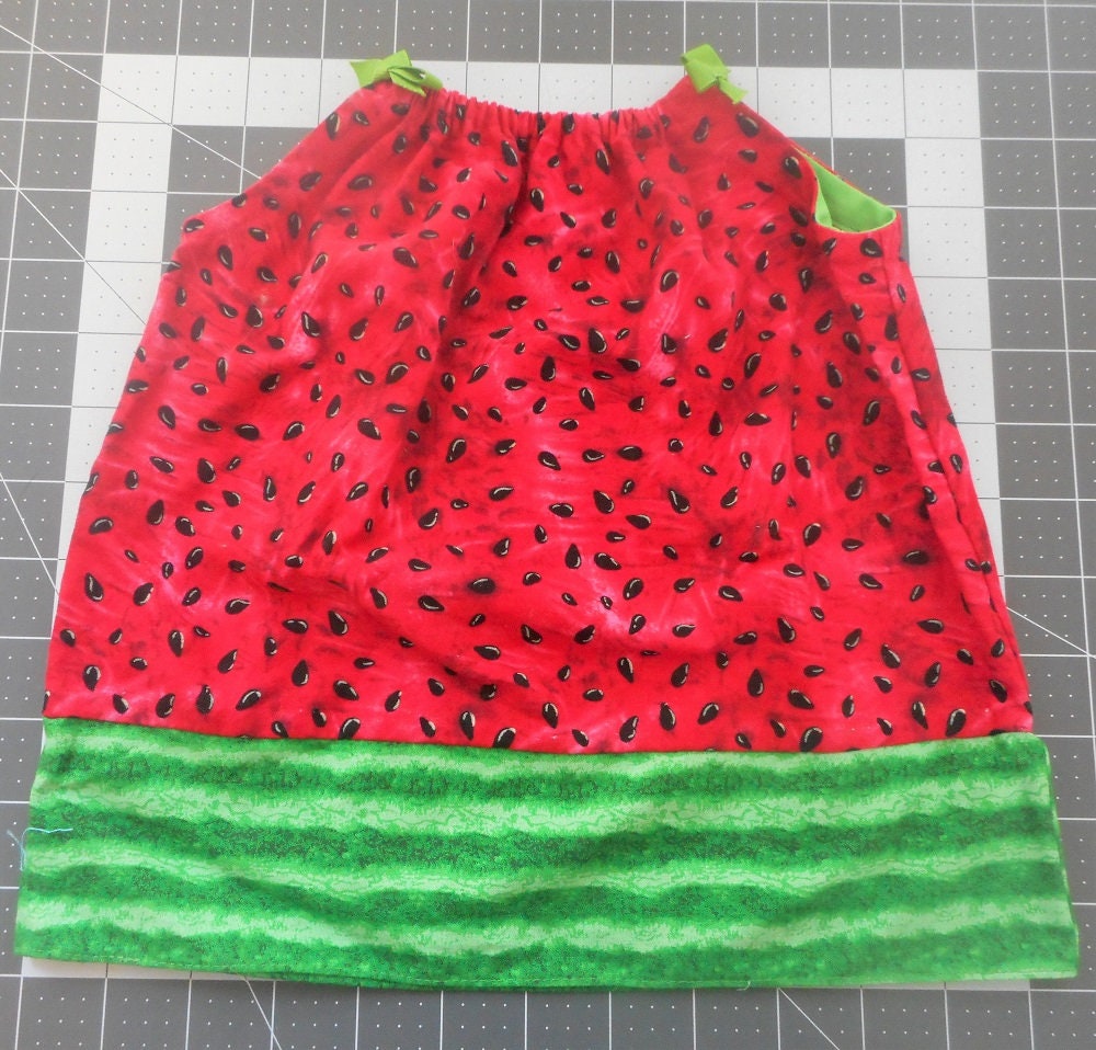 Säugling Wassermelone Kleid Mit Passenden Rüsche Pumphose, Größe 0-3 Monate Säugling Wassermelone Kleid Mit Passenden Rüsche Pumphose, Größe 0-3 Monate von PoopsnGigglesDiapers
