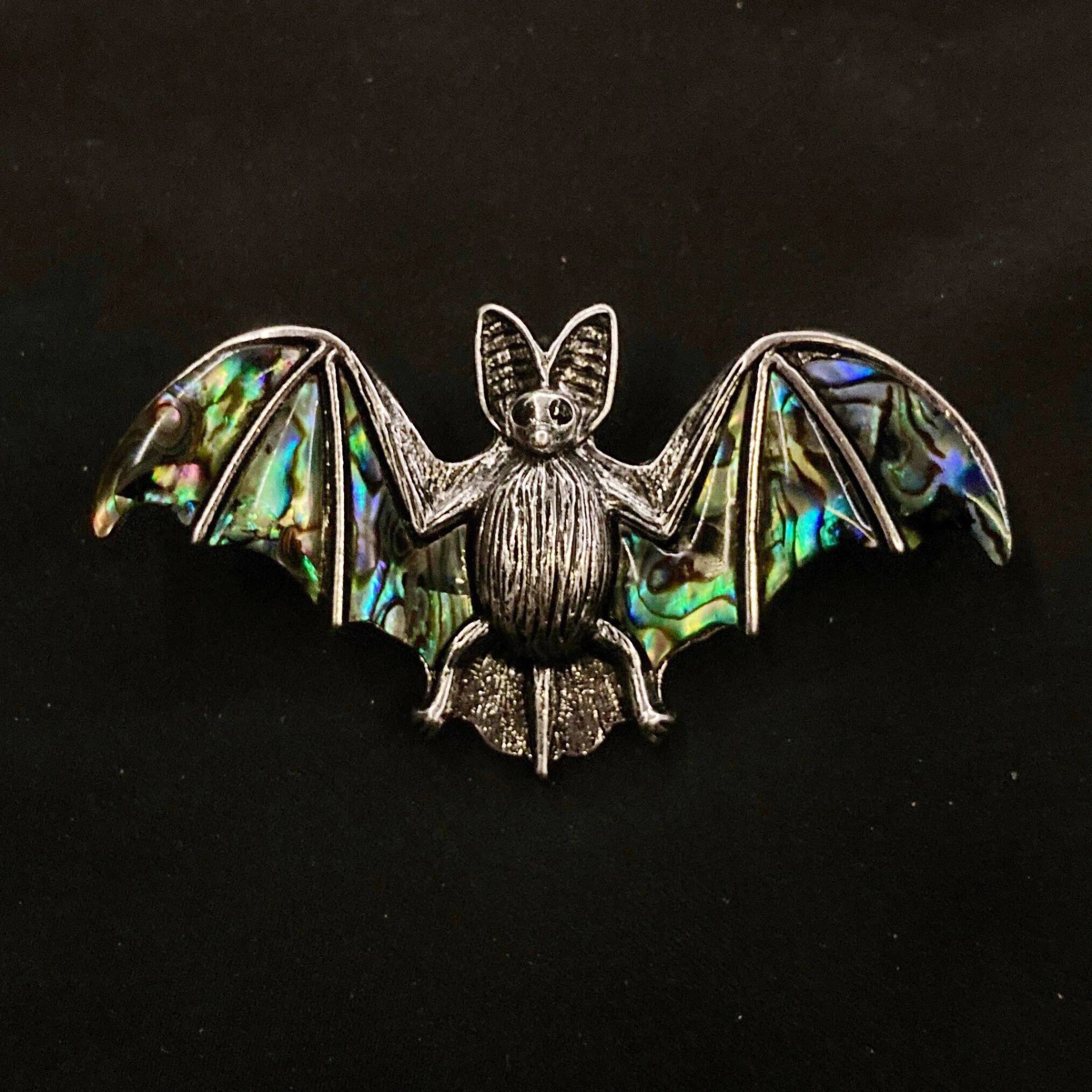 Fledermaus Brosche, Abalone Fledermaus, Fledermaus Pin, Goth Halskette, Gothic Brosche, Flügel Brosche, Fledermausflügel, Vampir Schmuck von PopBangBoom