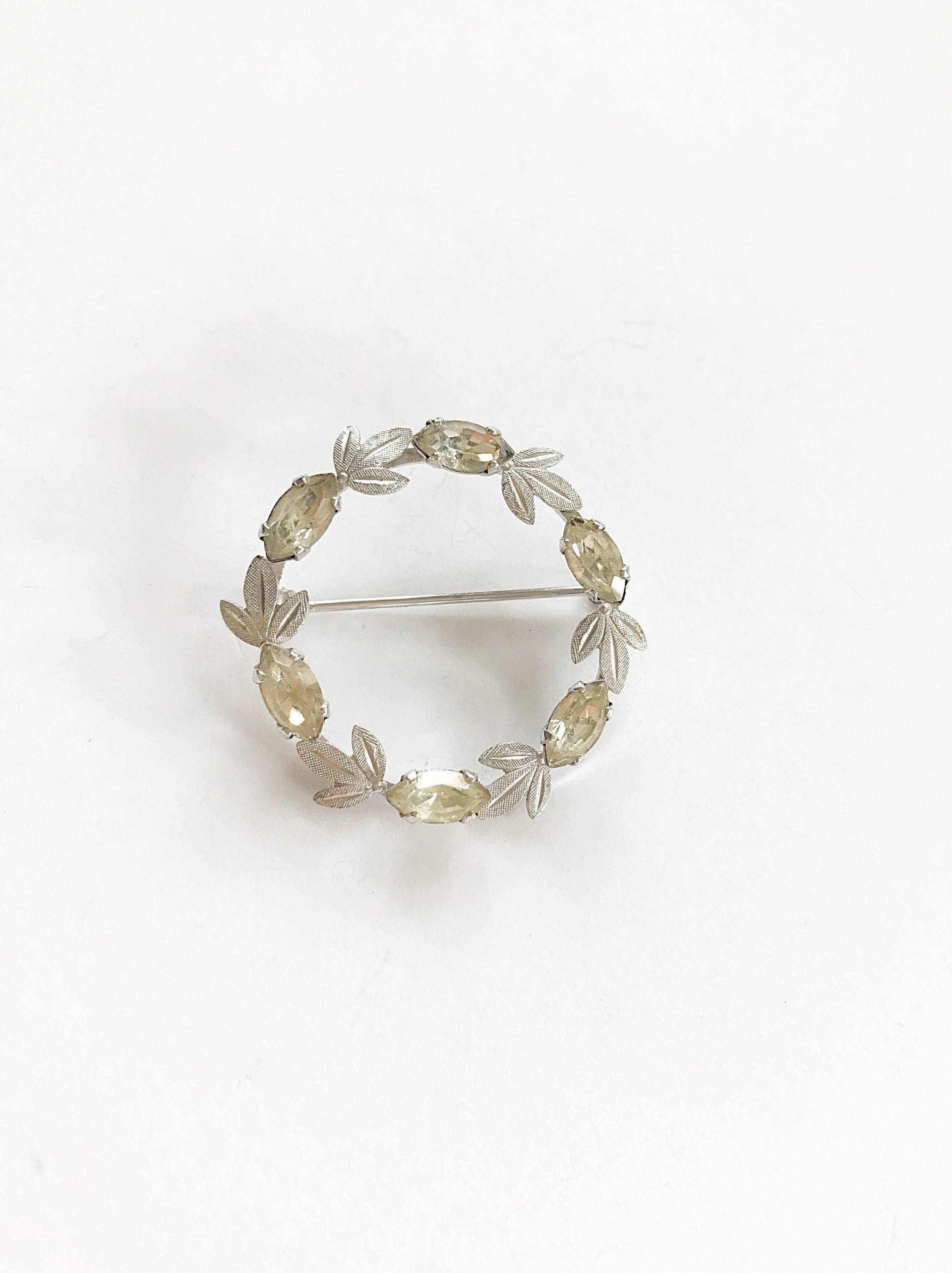 Vintage Sterling Silber Blattkranz Brosche Mit Strass von PoppyHillVintage