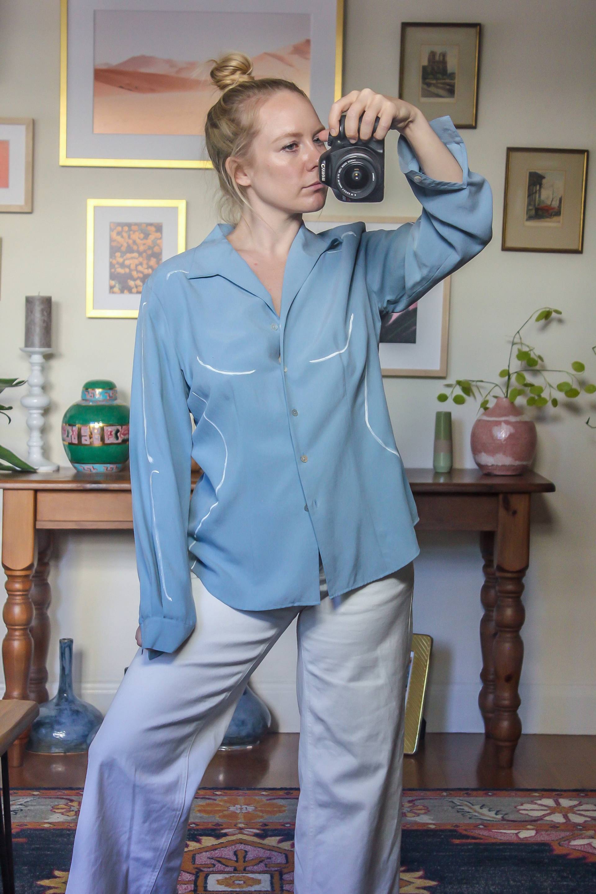 Benutzerdefinierte Handbemalt Körper Linien Bluse/Custom 100 % Seide Blau Lackierten Blue Seidenbluse Mohn Thorn Vintage von PoppyThornVintage