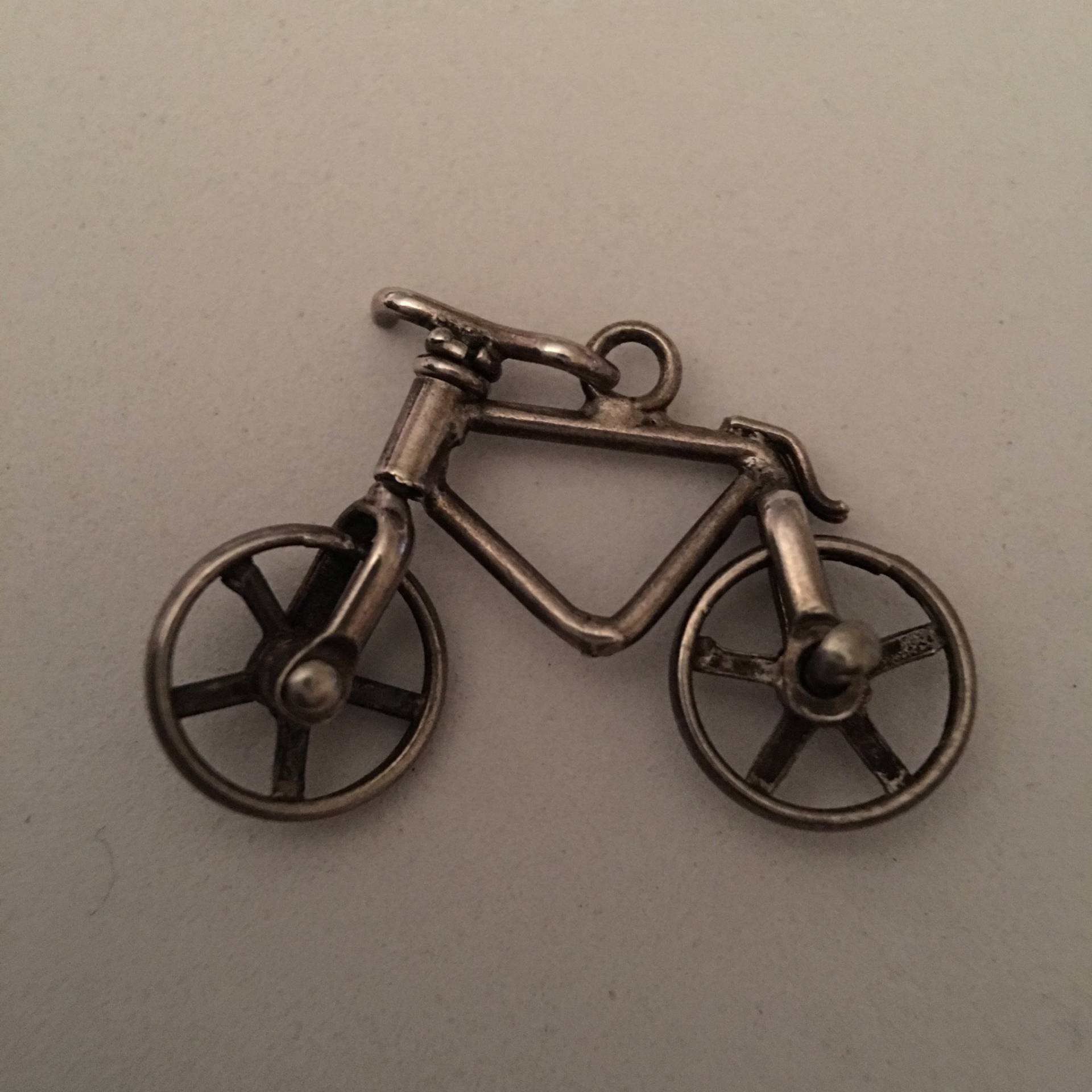 1940Er Jahre Vintage Silber Charme - Bewegliche Fahrrad Steuert Rollen Drehen 1940Er Jahre Vintage Silber Charme - Bewegliche Fahrrad Steuert Rollen Drehen von PoppyseedHill