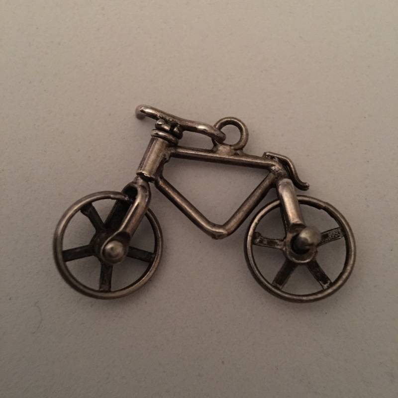 1940Er Jahre Vintage Silber Charme - Bewegliche Fahrrad Steuert Rollen Drehen 1940Er Jahre Vintage Silber Charme - Bewegliche Fahrrad Steuert Rollen Drehen von PoppyseedHill