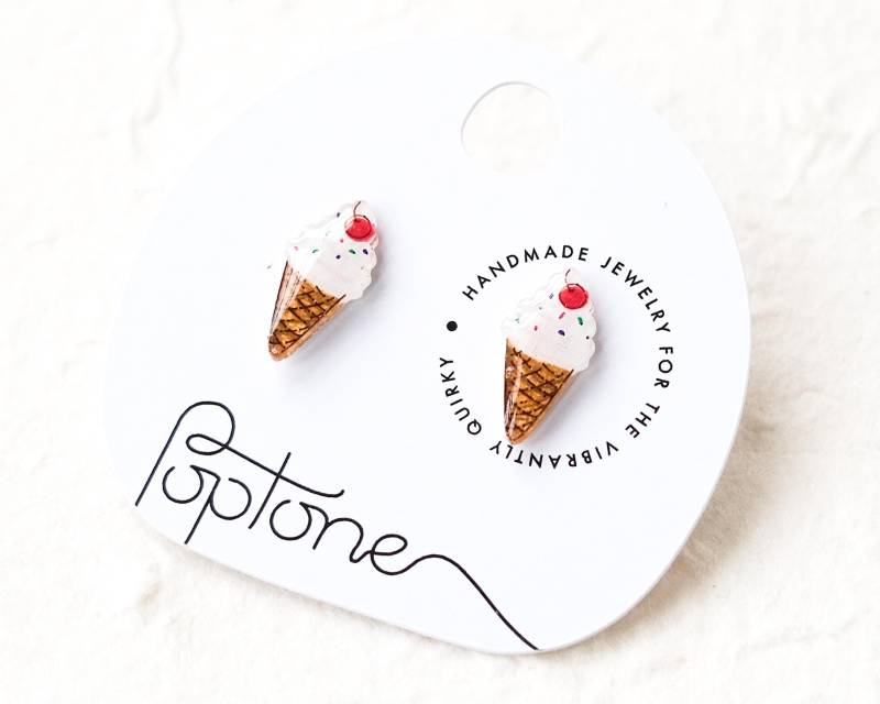 Eistüte Ohrringe | Eis Ohrstecker Softeistüten Mit Streuseln Und Kirsche Kawaii Essen Schmuck von Poptone