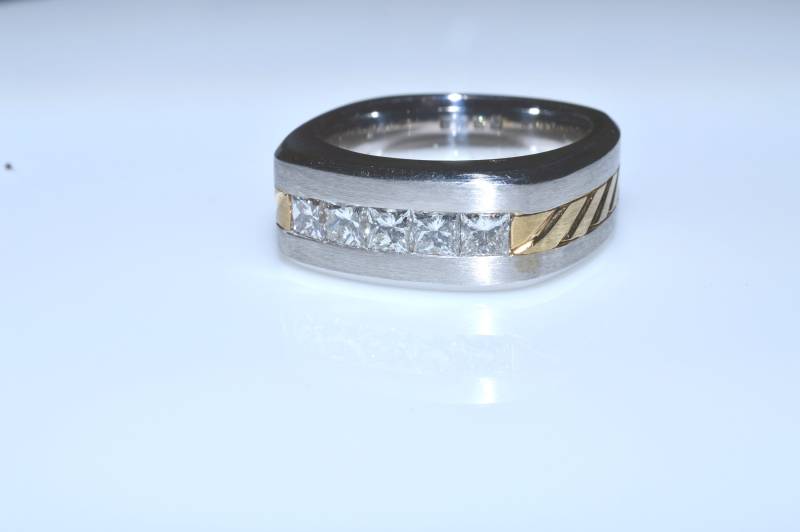 Princess Diamond Channel Set Wedding Comfort Passband in 14K Two Tone Gold von PopularGemsMiami