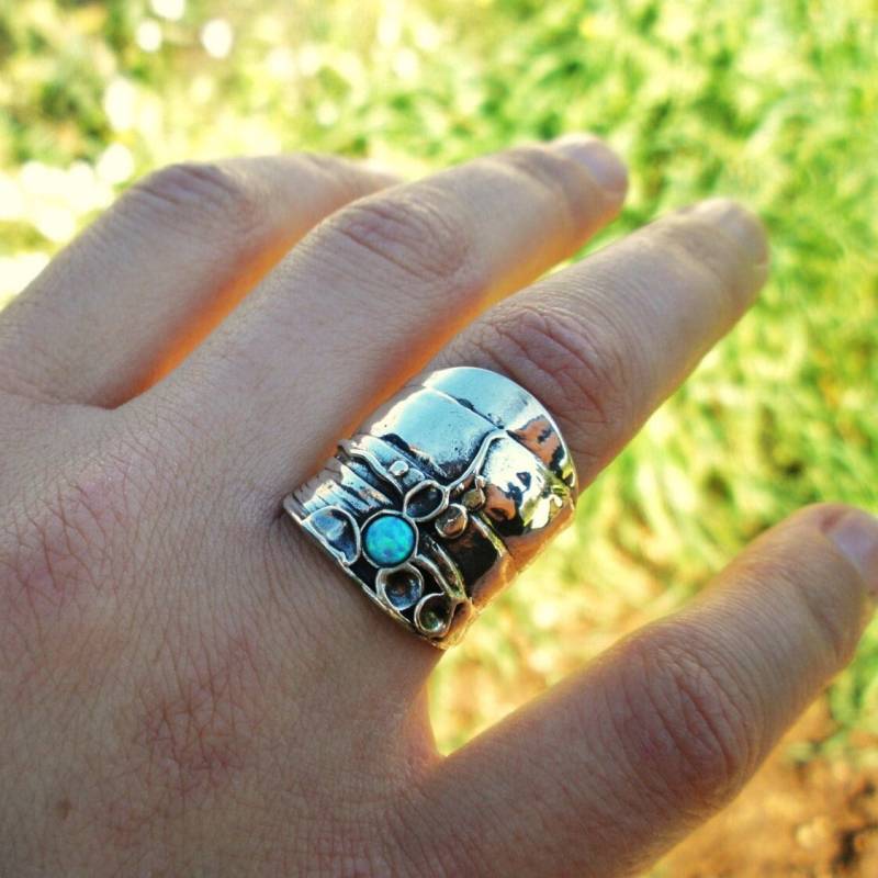 Breiter Edelstein Silberring Für Frauen Handgemachter Großer Opalring, Jugendstil von Porans