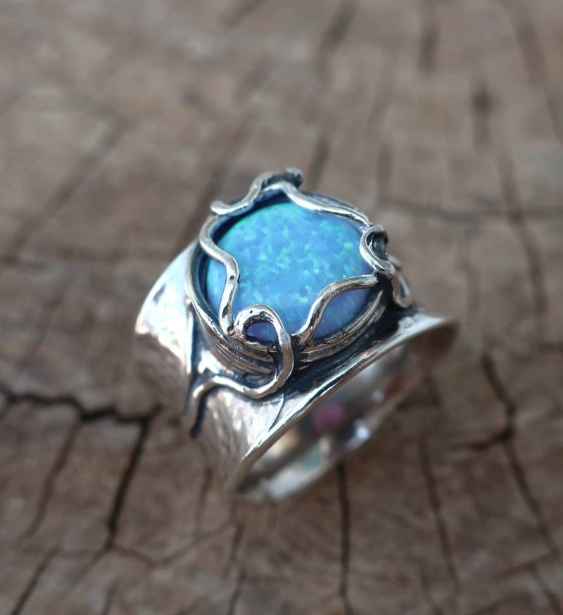 Handgefertigter Silber-Ring Mit Opal-Cabochon von Porans