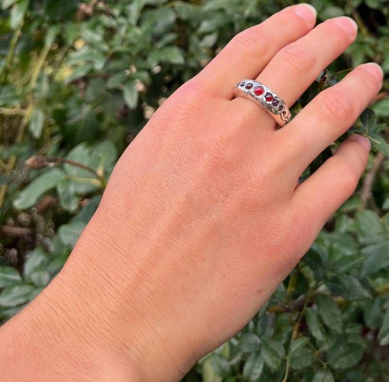 Sterling Silber Amethyst Ring Multi Stone Convex Band von Porans