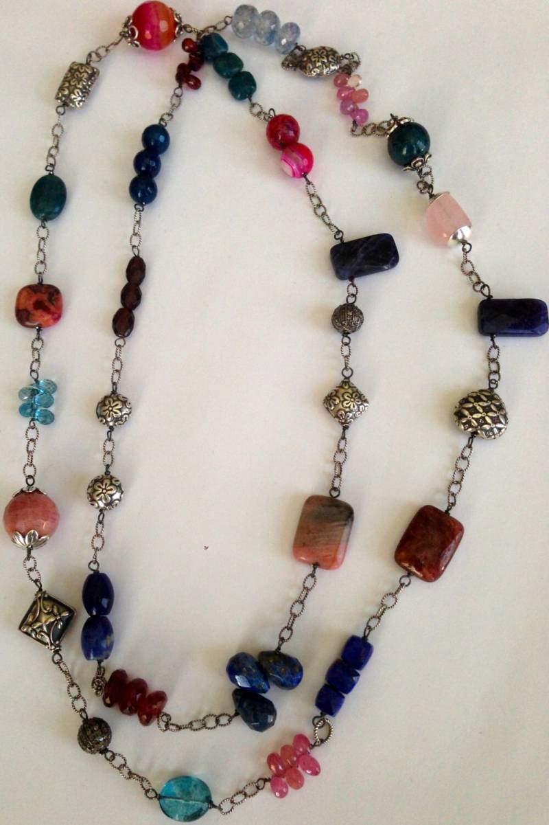 Oxidierte Sterling Silber Edelstein-Halskette Lapis, Topas, Saphir von PorcelainIndustry