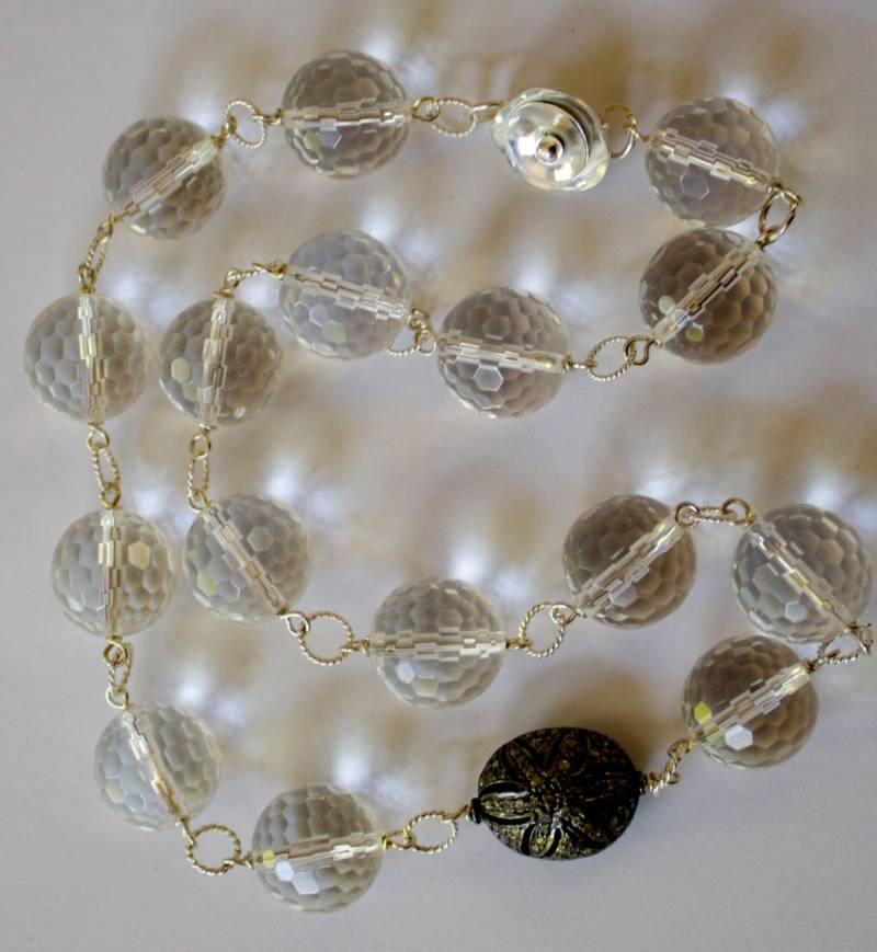 Pave Diamant Filigrane Große Perle, Wire Wrapped Oxidiertes Sterling Silber, Bergkristall-Halskette von PorcelainIndustry