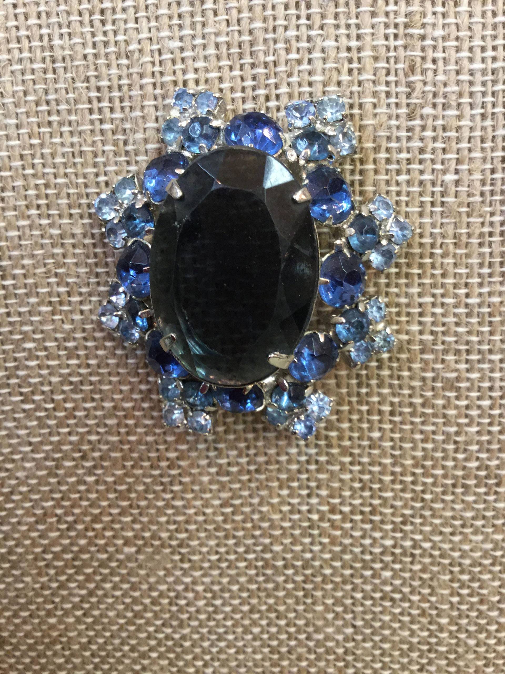 Jahrgang Unsigniert Zwei Ton-Blauen Stift-Set Strass-Brosche 1940-1950 von PorchesandPetunias