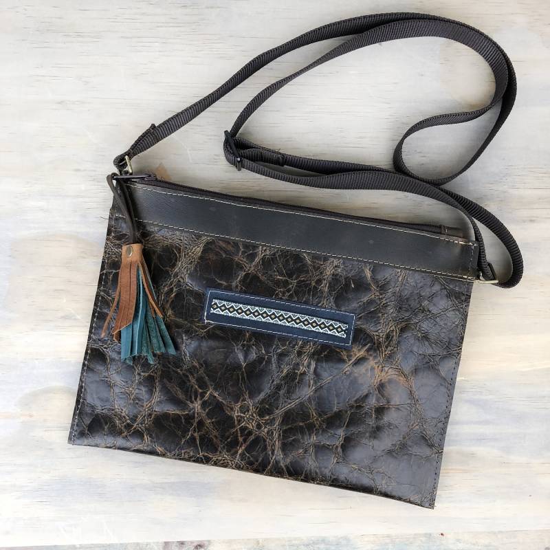 Flache Leder Umhängetasche Handarbeit Reisetasche Cross Body Schultertasche Dunkel Distressed Braun Geldbörse von PorteenGear