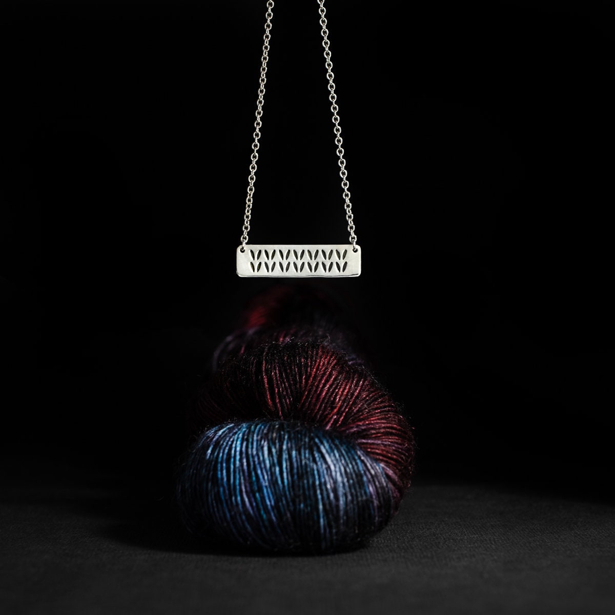 Sterling Silber Stich Doppelseitig "Love Ewe" & Glatt Motiv Halskette Von Porterness Studio Sterling Silber Stich Doppelseitig "Love Ewe" & Glatt Motiv Halskette Von Porterness Studio von Porterness