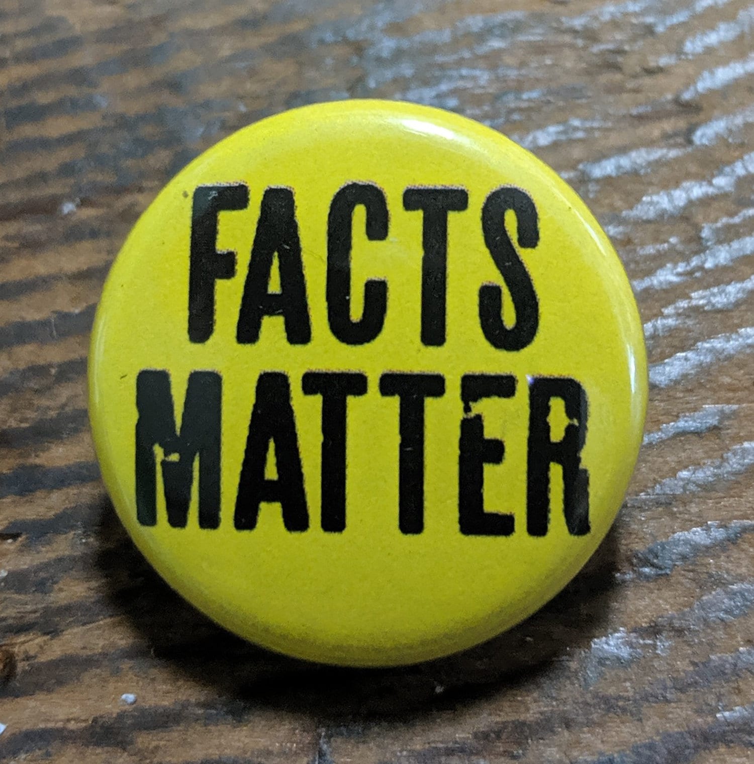 Facts Matter Pin-Back Button von PortlandButtonWorks