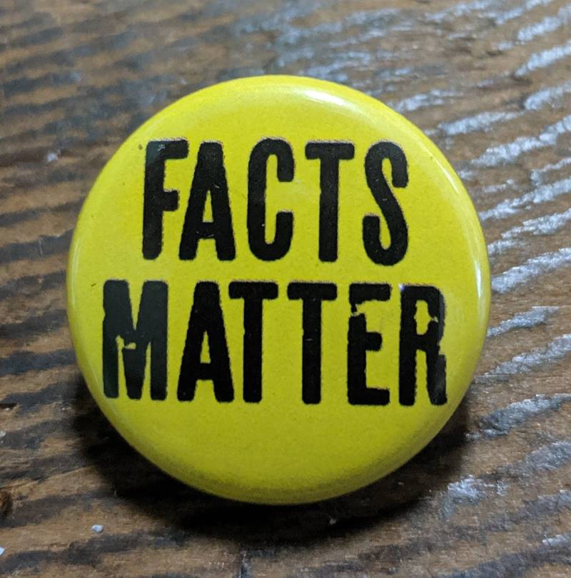 Facts Matter Pin-Back Button von PortlandButtonWorks
