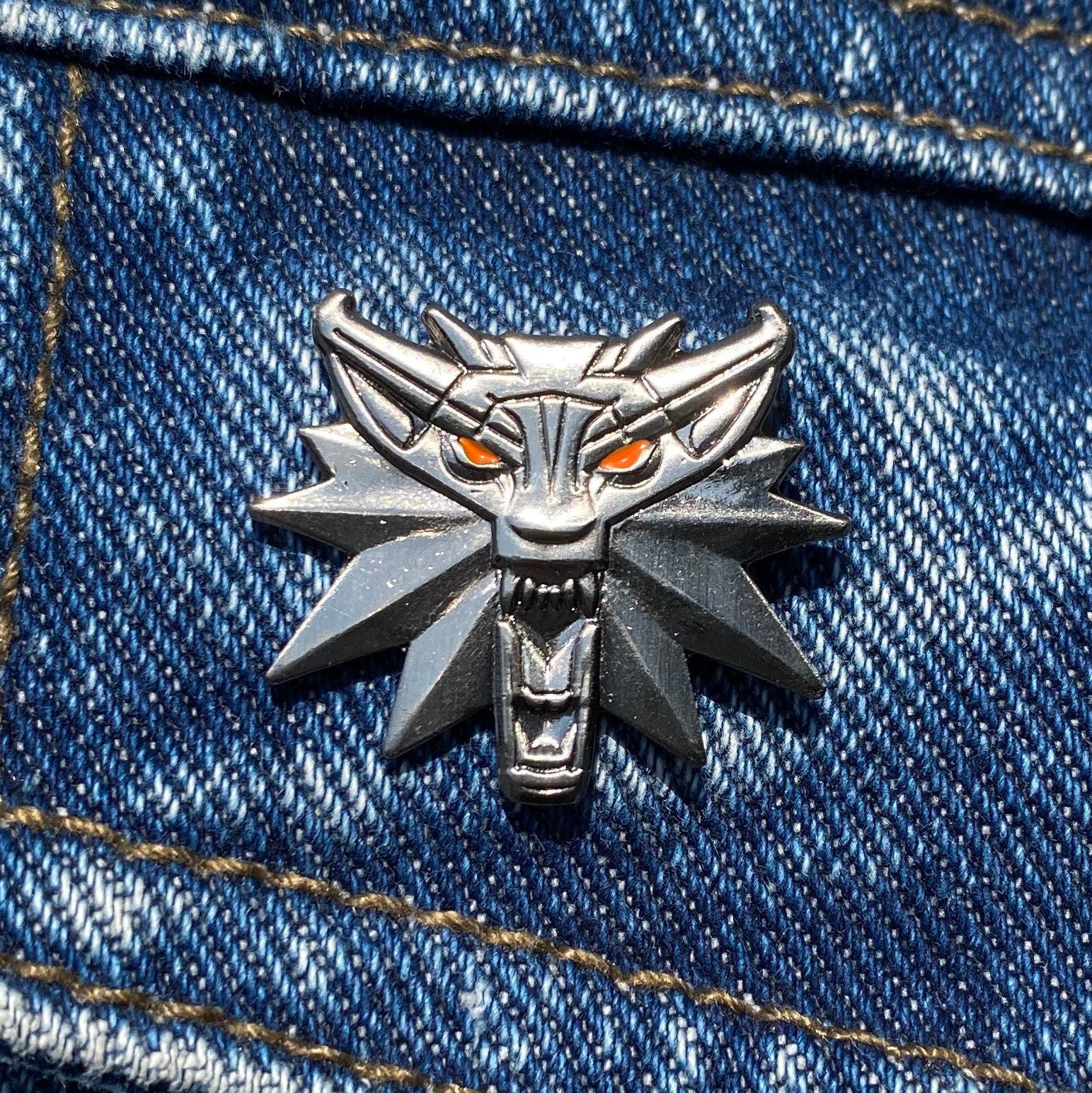 Witcher Wolf Emaille Pin Silber von PortlandPins