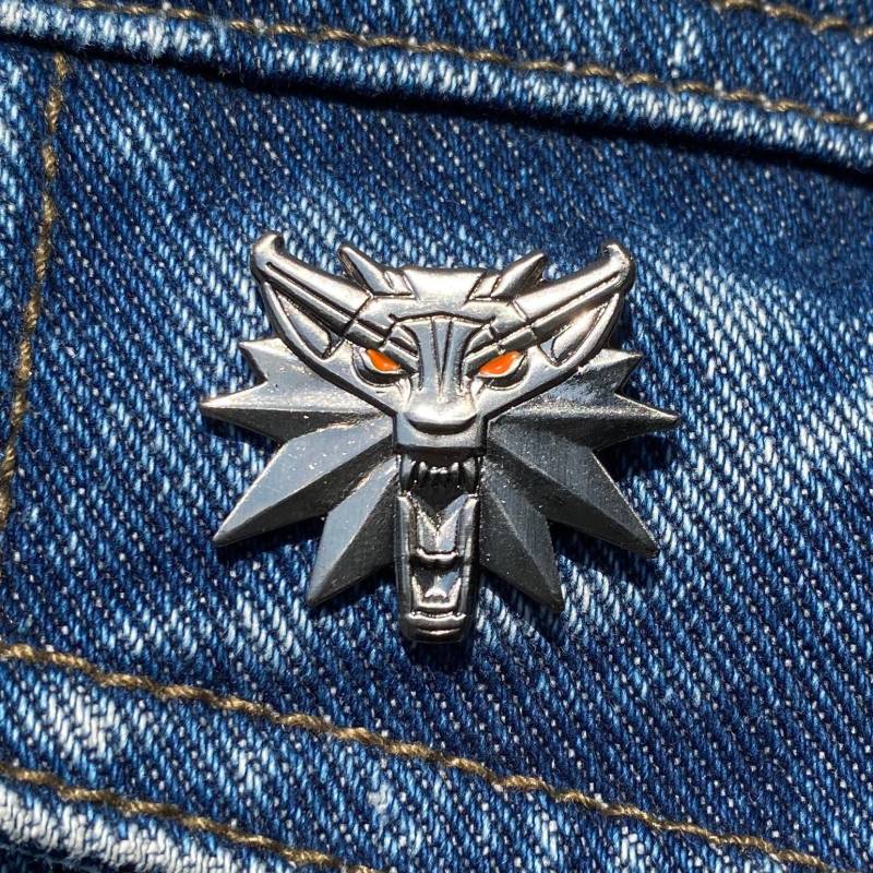 Witcher Wolf Emaille Pin Silber von PortlandPins