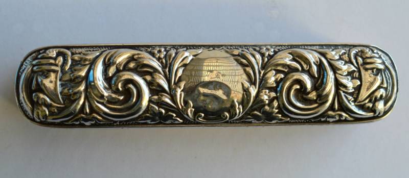 Vintage Silberne Repousse Kleiderbürste Von William Benjamin Broadway, Birmingham von PortobelloKat