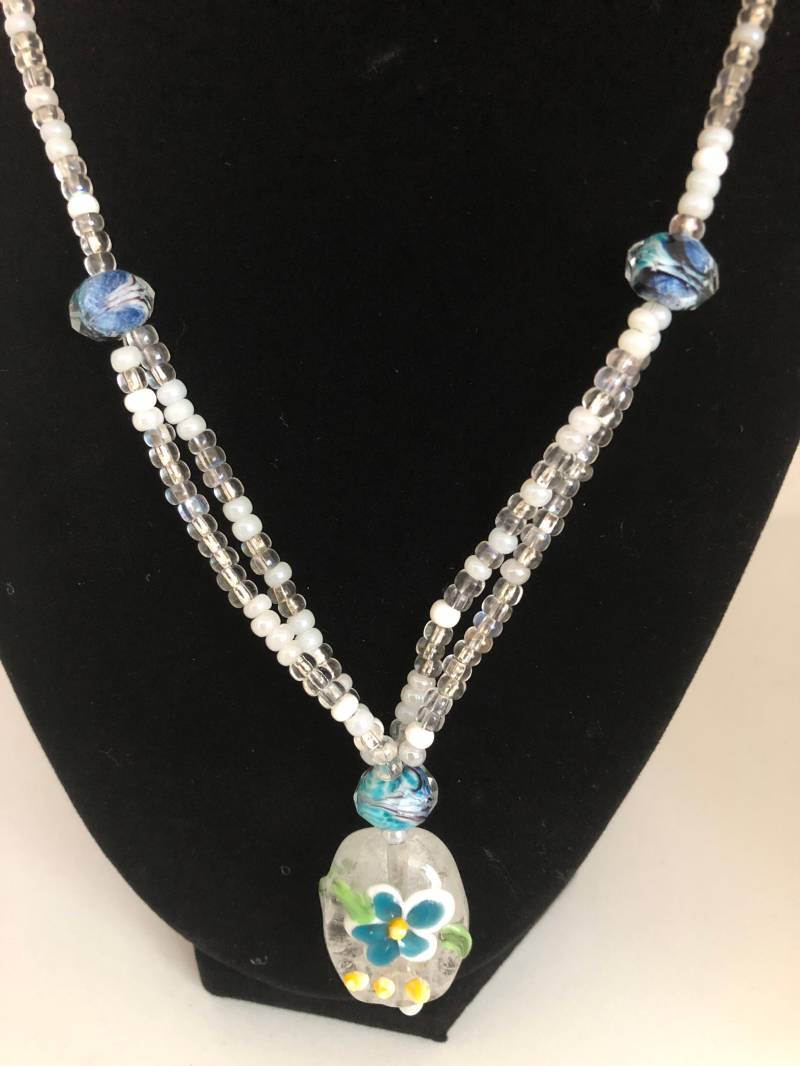 Halskette Mit Glasblumen-Anhänger Halskette Mit Glasblumen-Anhänger von Portolios