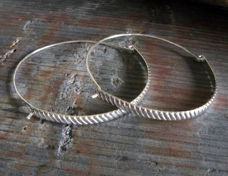 Big Creolen Sterling Silber 2 Zoll Handwerklichen Schmuck von PoseidonsBooty