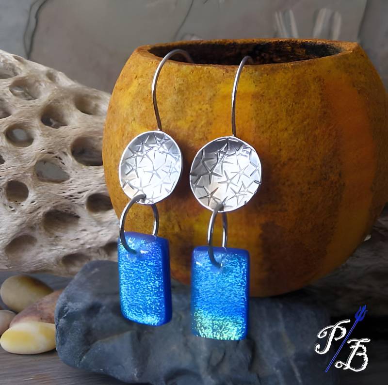 Blau Verschmolzenes Dichroic Glas Und Sterling Silber Seestern Ohrringe Blau Verschmolzenes Dichroic Glas Und Sterling Silber Seestern Ohrringe von PoseidonsBooty