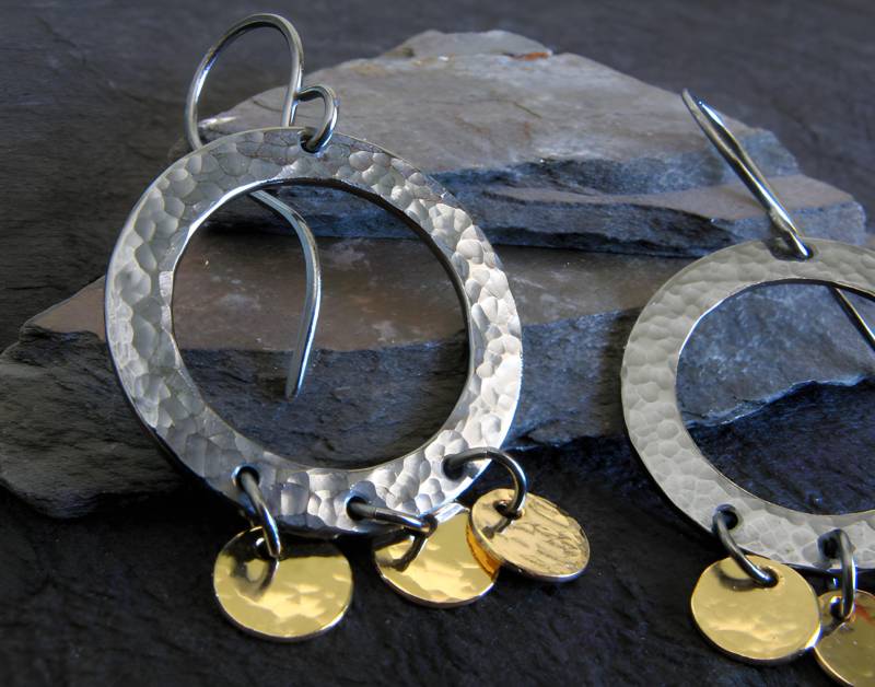Einzigartige Handgefertigte Hängeohrringe Aus 925Er Silber Und 14 Karat Gold Gefüllt Einzigartige Handgefertigte Hängeohrringe Aus 925Er Silber Und 14 Karat Gold Gefüllt von PoseidonsBooty
