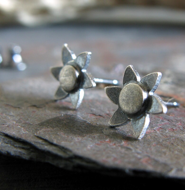 Gänseblümchen Ohrstecker Handgefertigt in Sterlingsilber von PoseidonsBooty