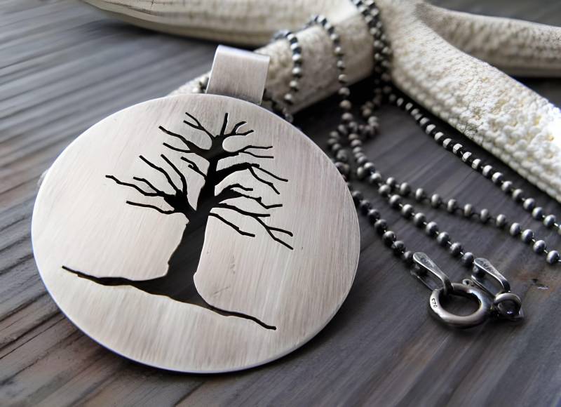 Hand Geschnittene Baum Anhänger Halskette Handgefertigt Aus Sterlingsilber Hand Geschnittene Baum Anhänger Halskette Handgefertigt Aus Sterlingsilber von PoseidonsBooty