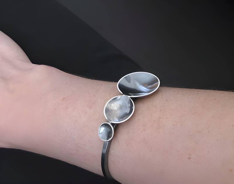 Oxidiertes Sterling Silber Manschetten Armband Graduiertes Disk Trio Oxidiertes Sterling Silber Manschetten Armband Graduiertes Disk Trio von PoseidonsBooty