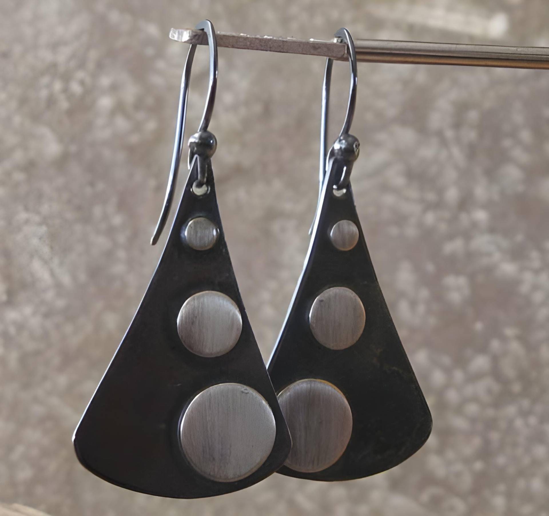 Mixed Metal Träne Tropfen Handwerkliche Ohrringe in Oxidiertem Kupfer Und Sterling Silber Mixed Metal Träne Tropfen Handwerkliche Ohrringe in Oxidiertem Kupfer Und Sterling Silber von PoseidonsBooty
