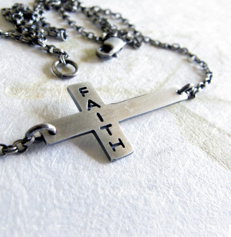 Seitlich Kreuz Christliche Glauben Halskette Im Antiken Sterlingsilber von PoseidonsBooty