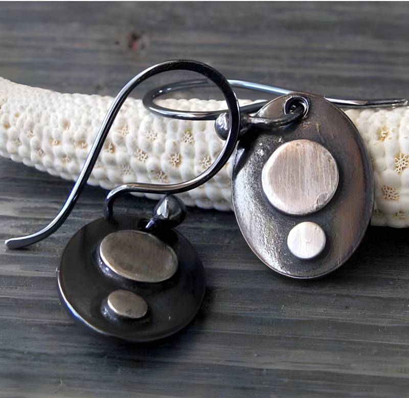 Zierliche Baumeln Ohrringe Oval Gemischte Metall Handwerker Schmuck Aus Kupfer Und Sterlingsilber von PoseidonsBooty