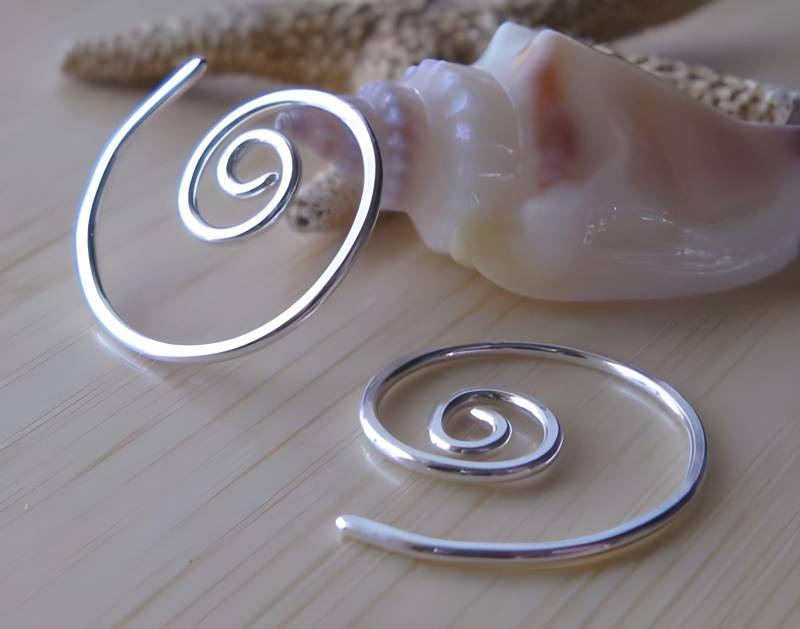 Zierliche Kleine Spirale Ohrstecker in Sterling Silber Oder 14K Gold Filled Zierliche Kleine Spirale Ohrstecker in Sterling Silber Oder 14K Gold Filled von PoseidonsBooty